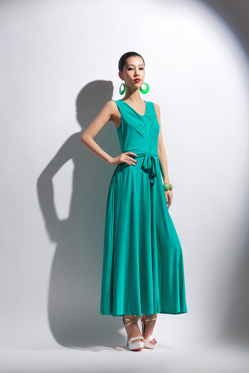 MAXI DRESS ชุดเดรสยาวแฟชั่นคอวี แขนกุด สีเขียว ใส่ออกงาน เซ็กซี่ สวยๆ ASIA STREET FASHION