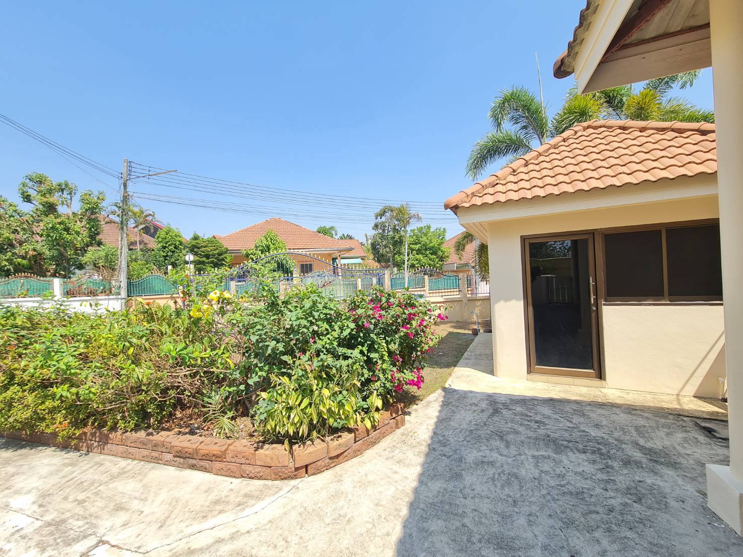 🏡 ขายบ้านเดี่ยวหลังใหญ่ วิวภูเขาล้อมรอบ หมู่บ้านพบโชคการ์เด้นฮิล (Phobchok Garden Hill) บางเสร่ – สัตหีบ