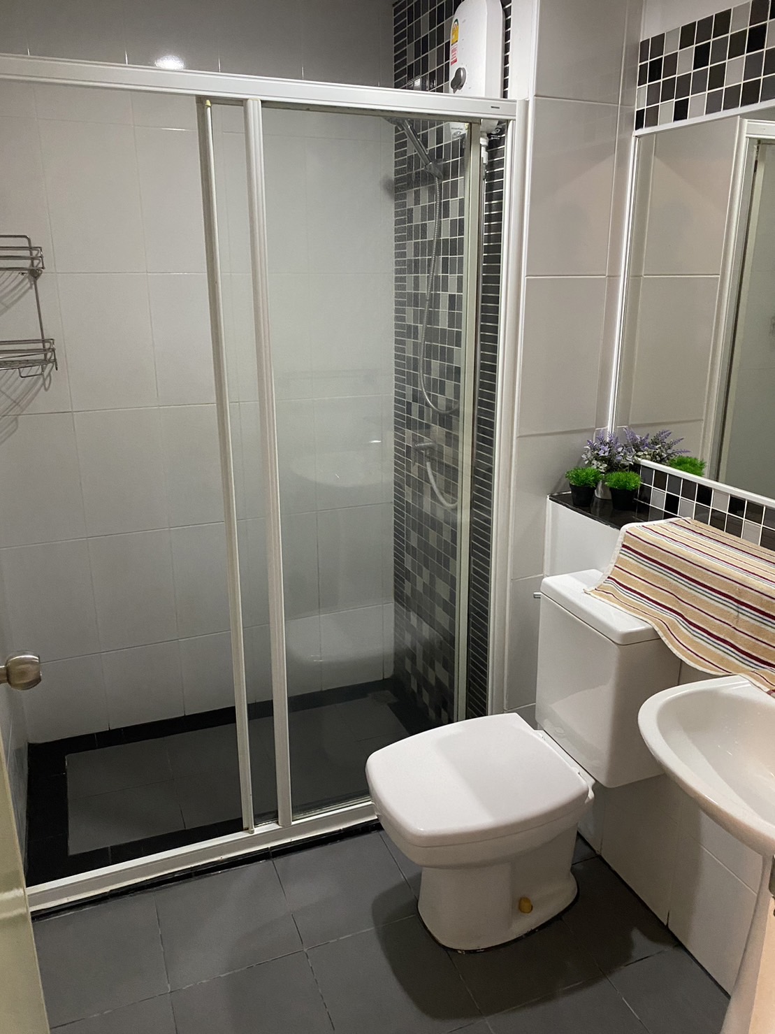 ให้เช่าคอนโด รีเจ้นท์โฮม 10 / For Rent Regent Home 10 (English below)