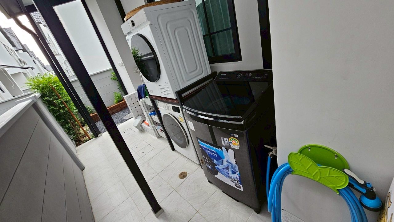 ขายบ้านเดี่ยวหรู หมู่บ้าน เซนโทร บางนา / For Sale Centro Bangna (English below)