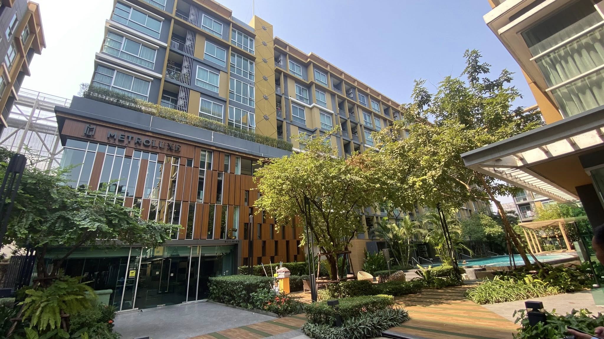 ให้เช่าคอนโด Metro Luxe Rama 4 (เมโทร ลักซ์ พระราม 4) ตรงข้ามมหาวิทยาลัยกรุงเทพ กล้วยน้ำไท เดินแค่ 10 ก้าวถึง!