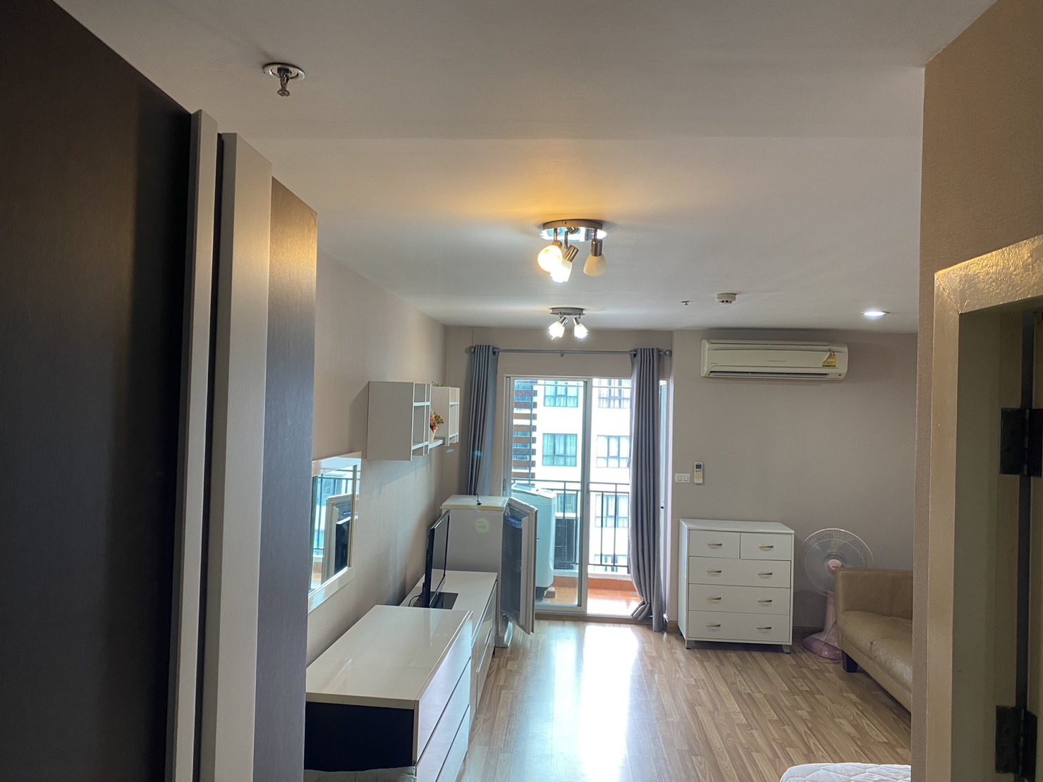 ให้เช่าคอนโด รีเจ้นท์โฮม 10 / For Rent Regent Home 10 (English below)