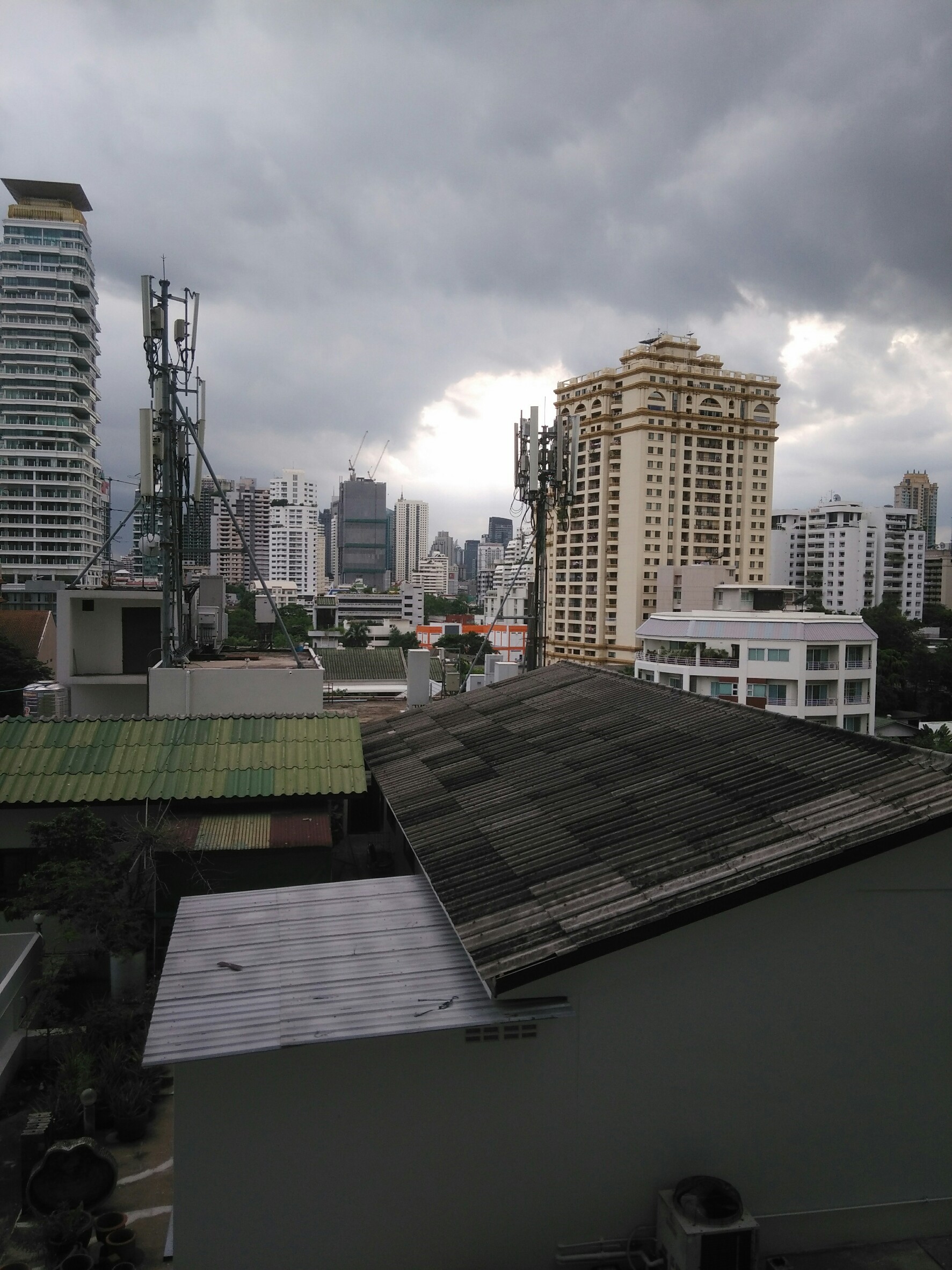 ขาย / เช่า คอนโด H Sukhumvit 43 (เอช สุขุมวิท 43) 1ห้องนอน 1 ห้องน้ำ 1ห้องรับแขก ห้องครัวในตัว พื้นที่ 40.92 ตร.ม ชั้น 9 ห้อง 99/53 วิวเมือง