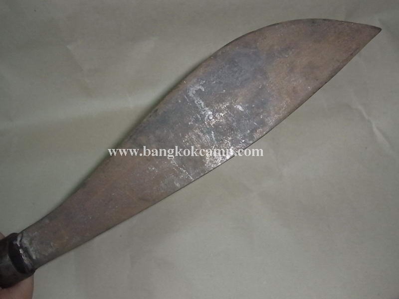 มีดเหน็บ เก่า สภาพสมบูรณ์ ยุคสงครามโลก... ใบยาว30ซม. สันหนา8มิล. ตีหนาไล่ปลายบาง สภาพสมบูรณ์.