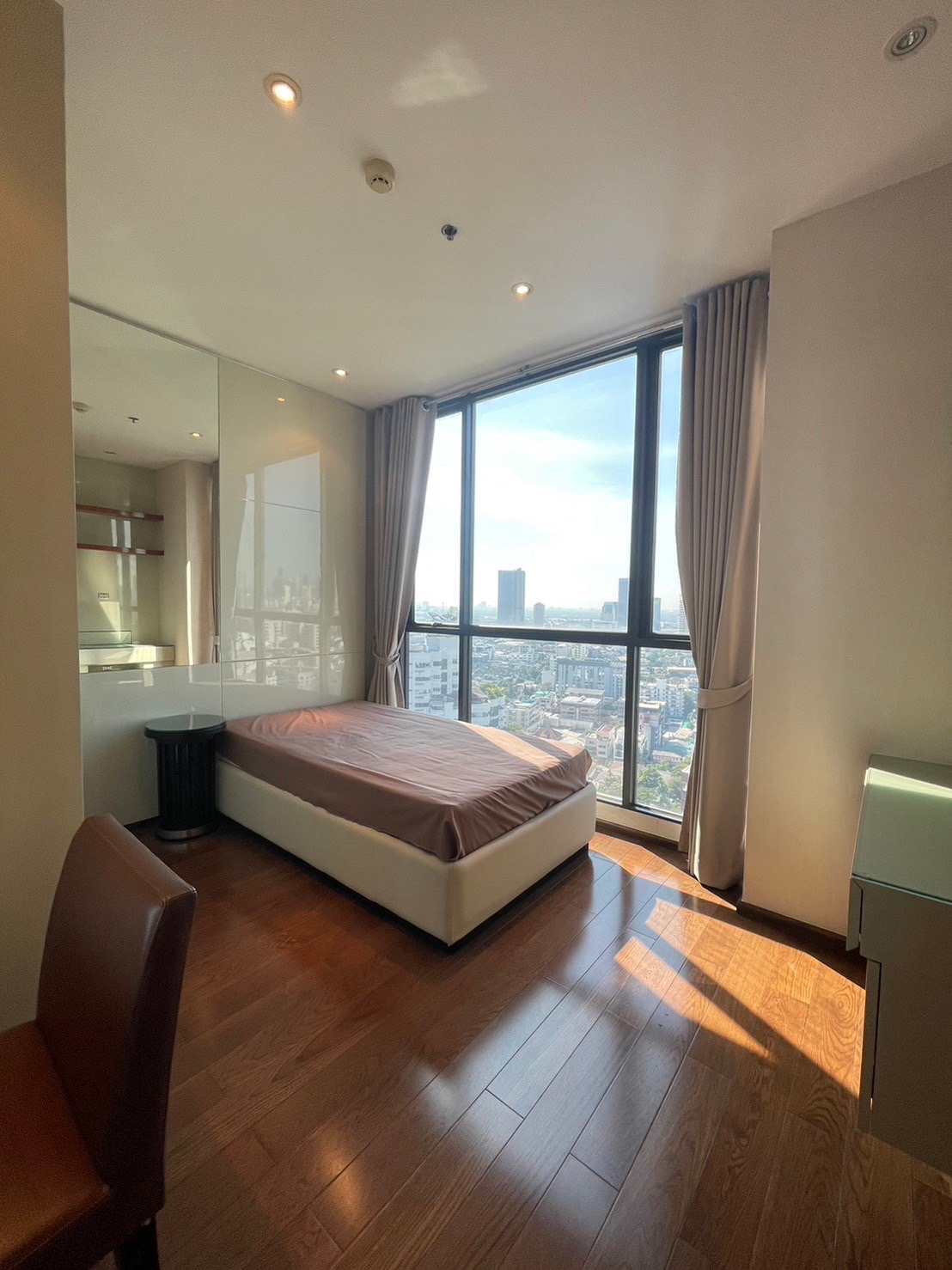 ขายคอนโด The Address Sukhumvit 28 : ดิ แอดเดรส สุขุมวิท 28 - Type: 2 ห้องนอน 2 ห้องน้ำ 1 ห้องนั่งเล่น 1 ห้องครัว