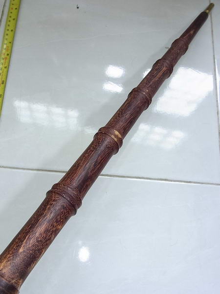 ไม้มงคลหายาก... ไม้ตะพด(ไม้แก่นมะขาม) กลึงลายไผ่9ปล้อง(เลขมงคล) ลายสวย ยาว95ซม... หัวกลึงหัวขุนทองเหลืองแท้