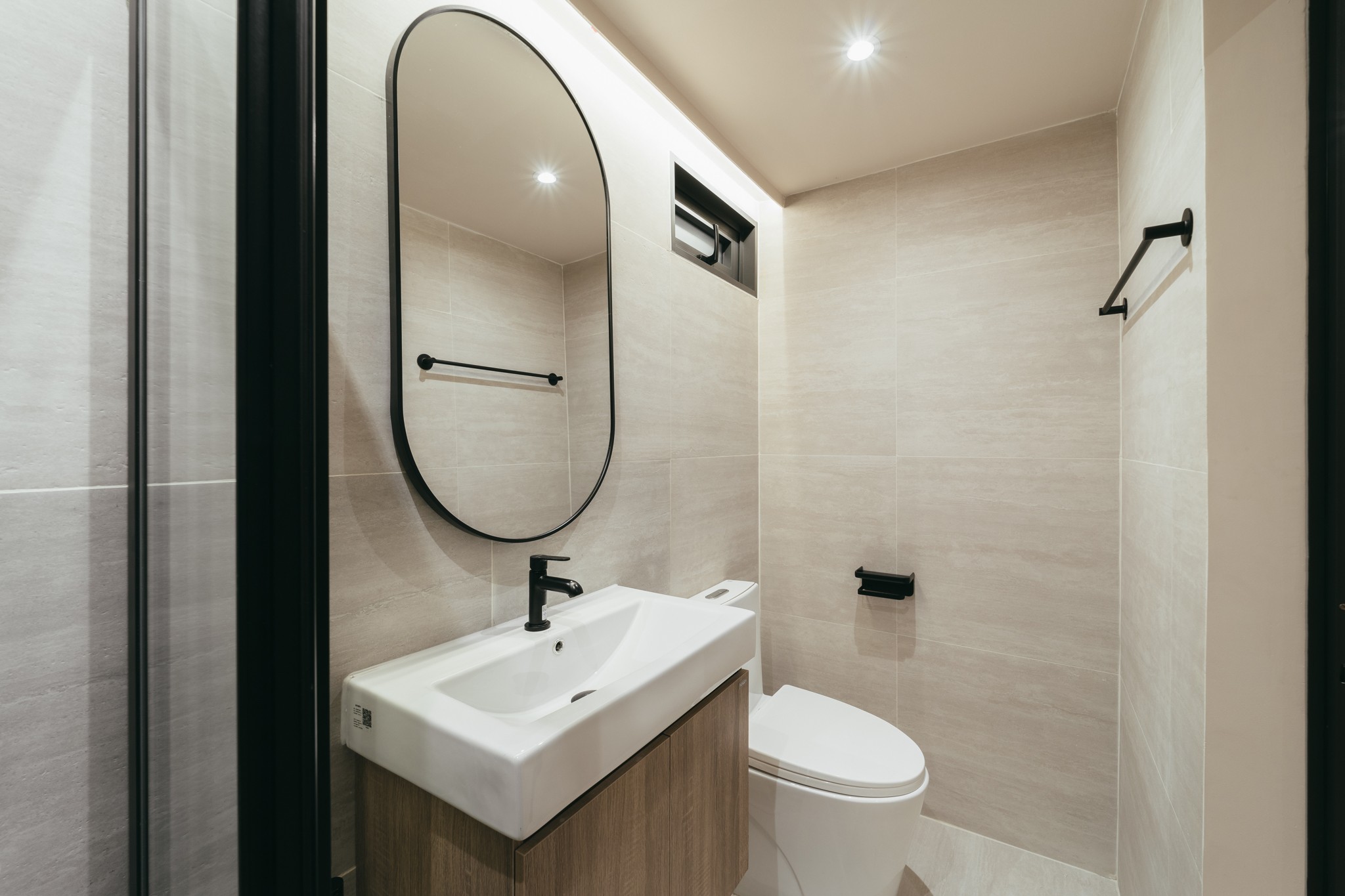 ขายและให้เช่าทาวน์โฮมติดเอกมัยทองหล่อ เดินถึง BTS พระโขนงได้ ทำเลเยี่ยมใจกลางเมืองติดเอกมัย ทองหล่อ เดินเพียงไม่กี่นาทีถึง BTS พระโขนง