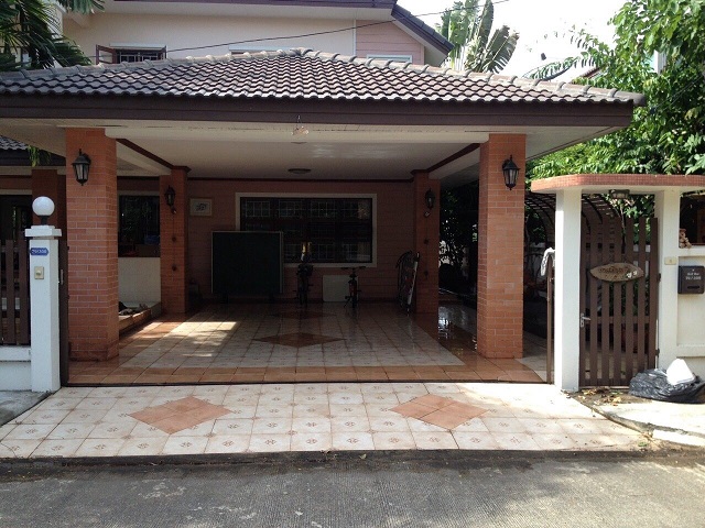 ขายบ้านเดียวหมู่บ้าน ลภาวัน โครงการ 9 ถนนเลียบคลองแอน 4 ห้อง 3 ห้องน้ำ 1 ห้องนั่งเล่น 1 ห้องโถง 1 ห้องครัว 1 ห้องทานอาหาร พื้นที่ 89 ตร.ว ถนนราชพฤกษ์