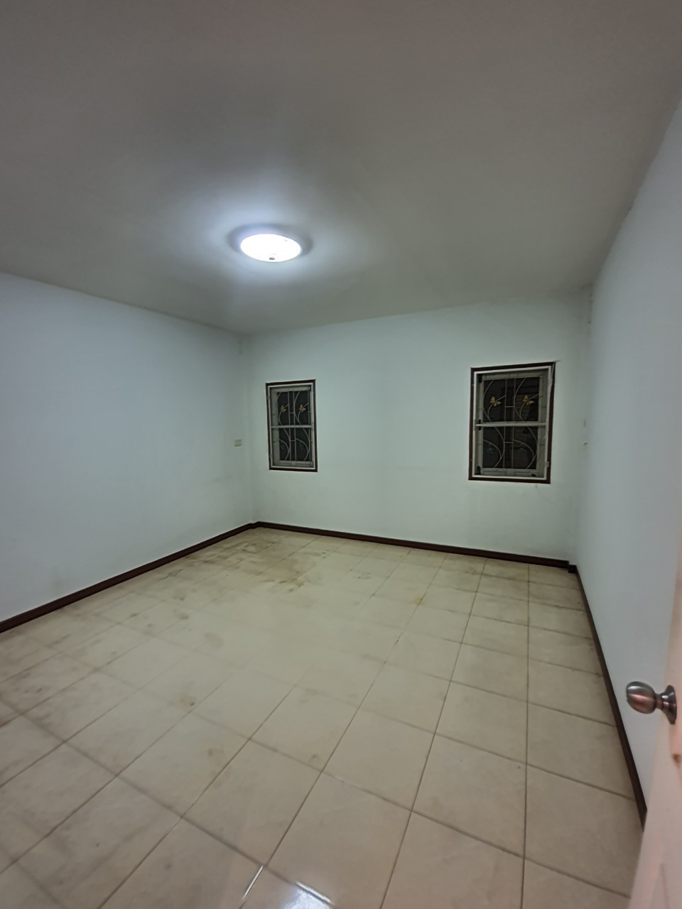 ให้เช่าทาวน์เฮ้าส์ 2 ชั้น หมู่บ้านกานต์มณีพาร์ค บางกรวย - ไทรน้อย 2 ห้องนอน 2 ห้องน้ำ 1 จอด (ในหมู่บ้านมีคลับเฮ้าส์ ให้บริการ)