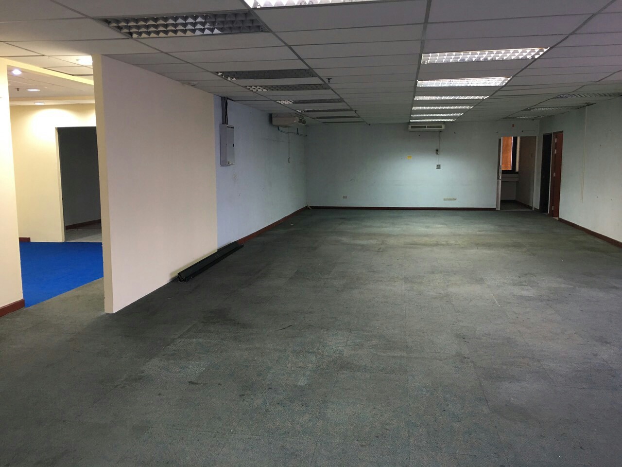 ออฟฟิศให้เช่า อาคารชำนาญเพ็ญชาติ ใกล้รถไฟฟ้าพระราม 9 ใจกลางเมือง ขนาดพื้นที่ 169 กับ433 ตารางเมตร