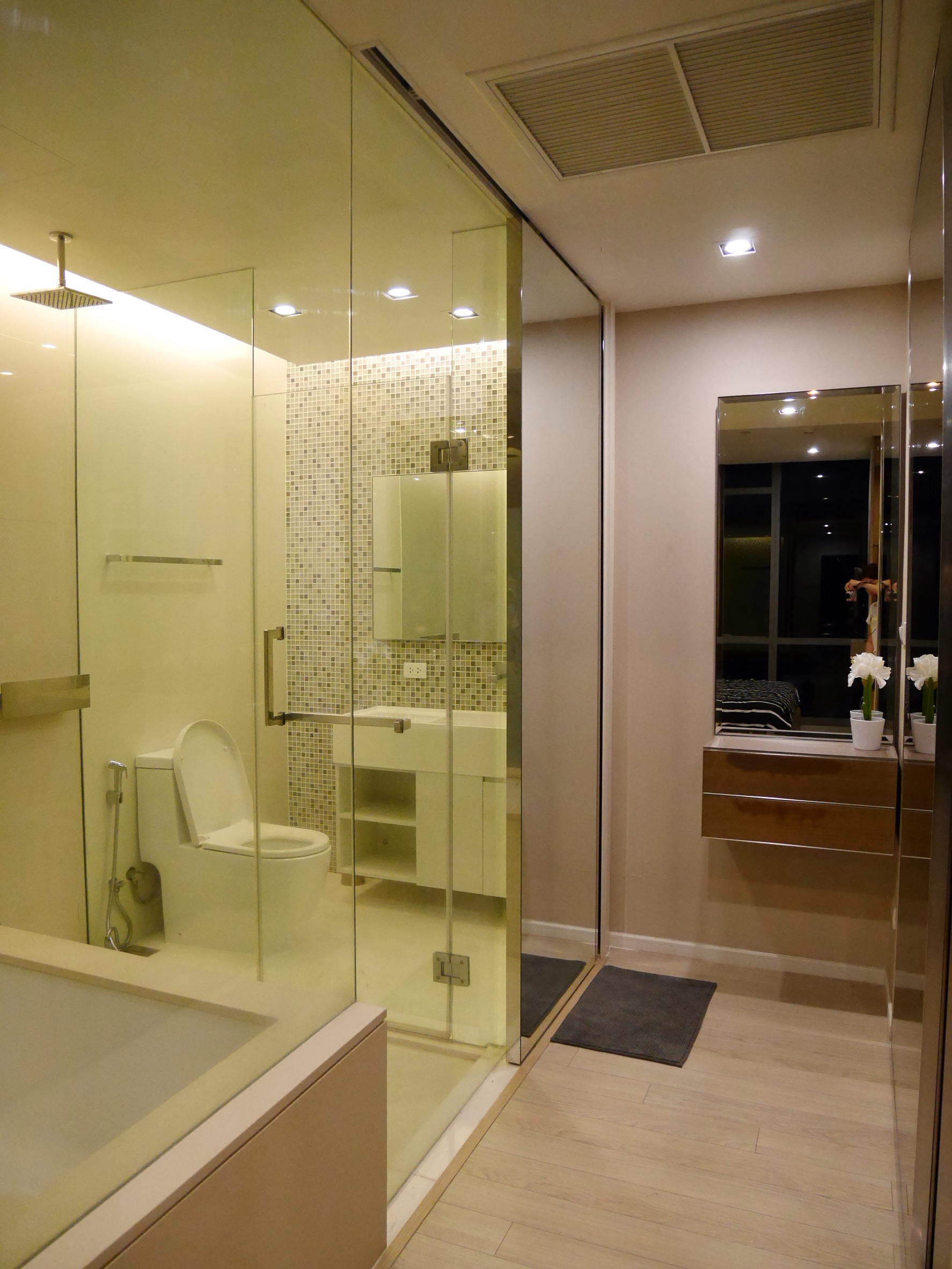 ห้เช่าคอนโด The Room Sukhumvit 21 (เดอะ รูม สุขุมวิท 21 อโศก ) 1 ห้องนอน 1 ห้องน้ำ ขนาด 50 ตรม