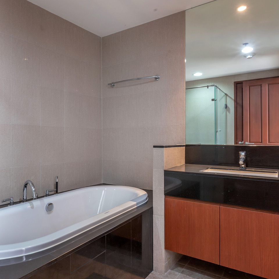 ให้เช่าคอนโด Baan Rajprasong (บ้าน ราชประสงค์) 1 ห้องนอน 1 ห้องน้ำ ขนาด 77 ตรม
