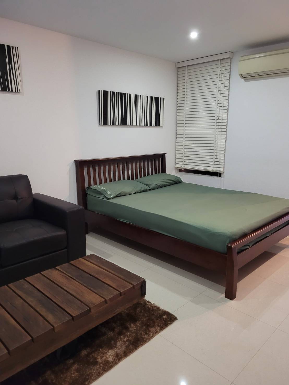 ให้เช่าคอนโด Sukhumvit Suite (สุขุมวิท สวีท) ห้องสตูดิโอ 1 ห้องน้ำ ขนาด 30 ตรม ชั้น 17 วิวโล่ง ห้องตกแต่งพร้อมเข้าอยู่