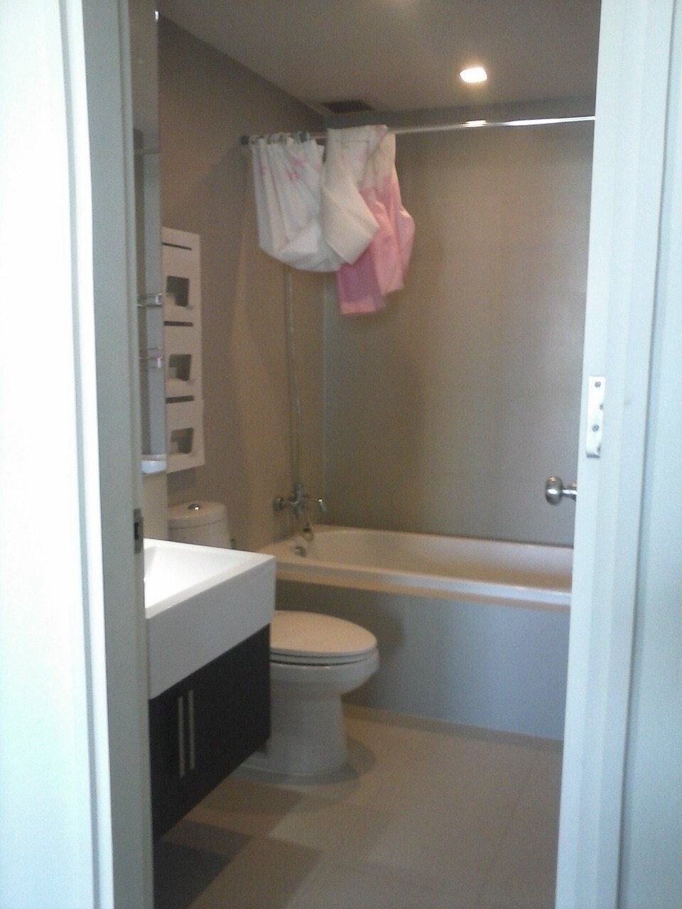 ให้เช่าคอนโด Noble Remix (โนเบิล รีมิกซ์) 1 ห้องนอน 1 ห้องน้ำ ขนาด 44.69 ตรม ชั้น 27 (ห้อง 772/445) อาคาร A ห้องแต่ครบพร้อม