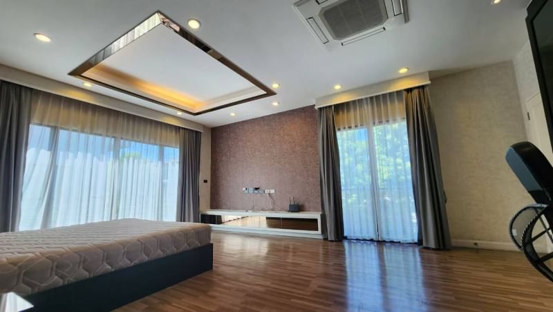 ให้เช่า บ้านเดี่ยว 3 ชั้นหรู ใหญ่ หมู่บ้าน ลุมพินี สวนหลวงร 9 ซอยเฉลิมพระเกียรติ 40/1 หนองบอน ประเวศ กรุงเทพ ห้องนอนใหญ่มาก