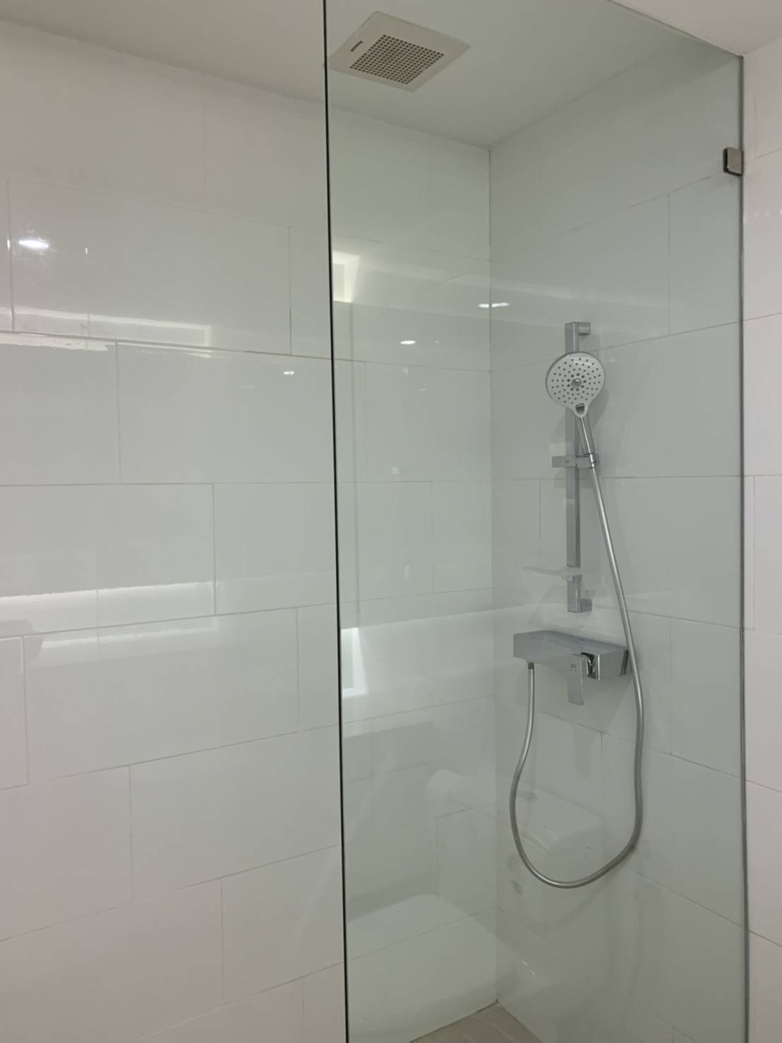 ให้เช่าคอนโด Baan Suanpetch (บ้าน สวนเพชร) 2 ห้องนอน 3 ห้องน้ำ 1 ห้องแม่บ้าน 1 ห้องรับแขก 1 ห้องครัว