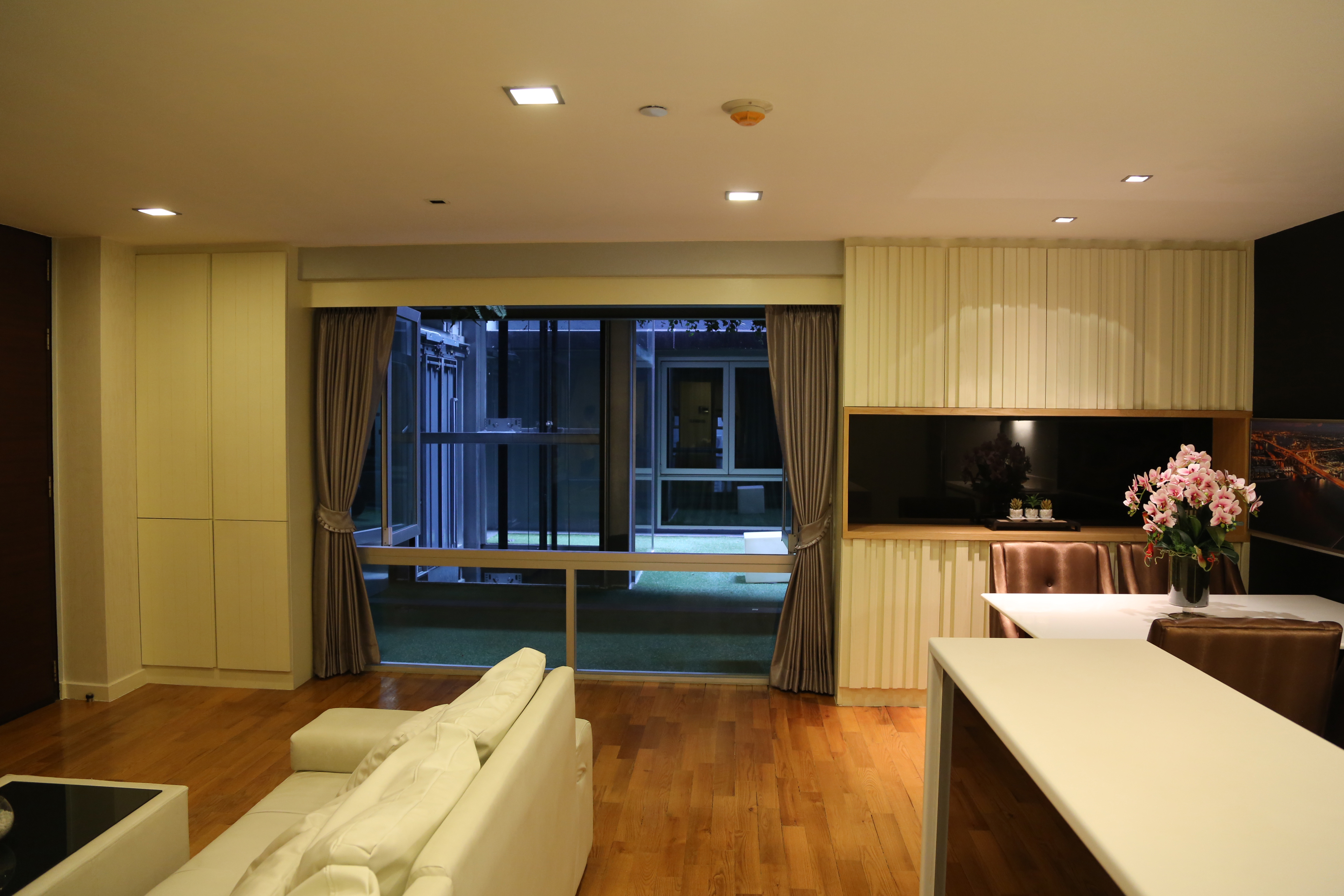 ให้เช่าคอนโด Quad Silom (ควอด สีลม) 1 ห้องนอน 1 ห้องน้ำ ชั้น 2 ขนาด 60 ตรม