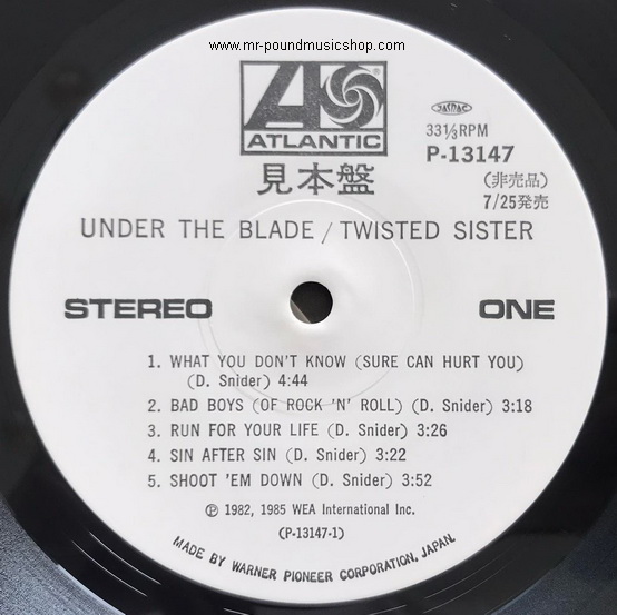 Twisted Sister - Under The Blade
