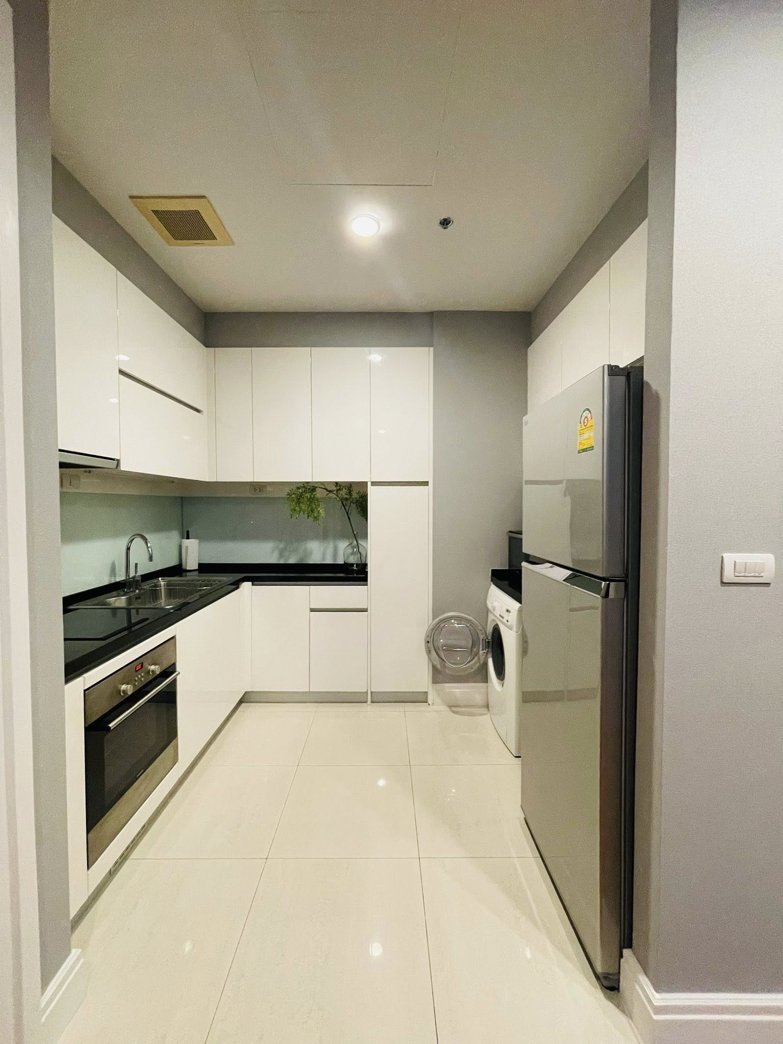 ให้เช่าคอนโด ไบรท์ สุขุมวิท 24 / For Rent Bright Sukhumvit 24 (English below)