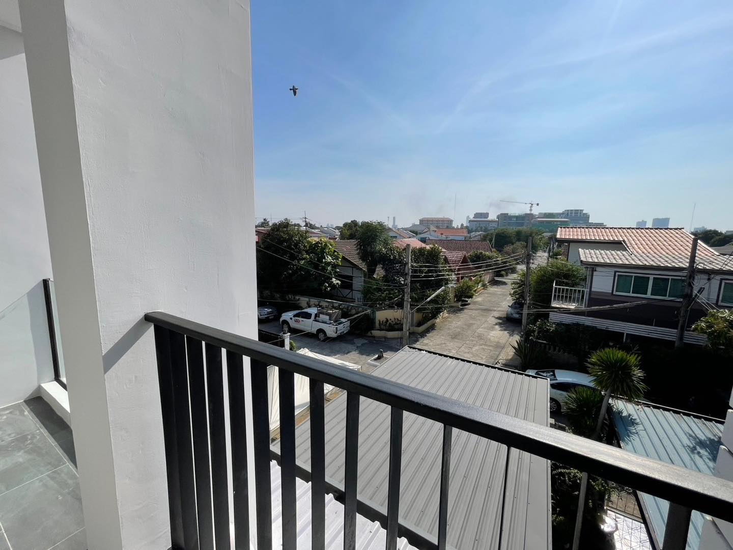 ด่วน! ทาวน์โฮม 3 ชั้น ติวานนท์ 43 ใกล้ MRT สามัคคี ✨ รีโนเวทใหม่หมดจด! ราคาพิเศษ ฿3.99 ล้าน