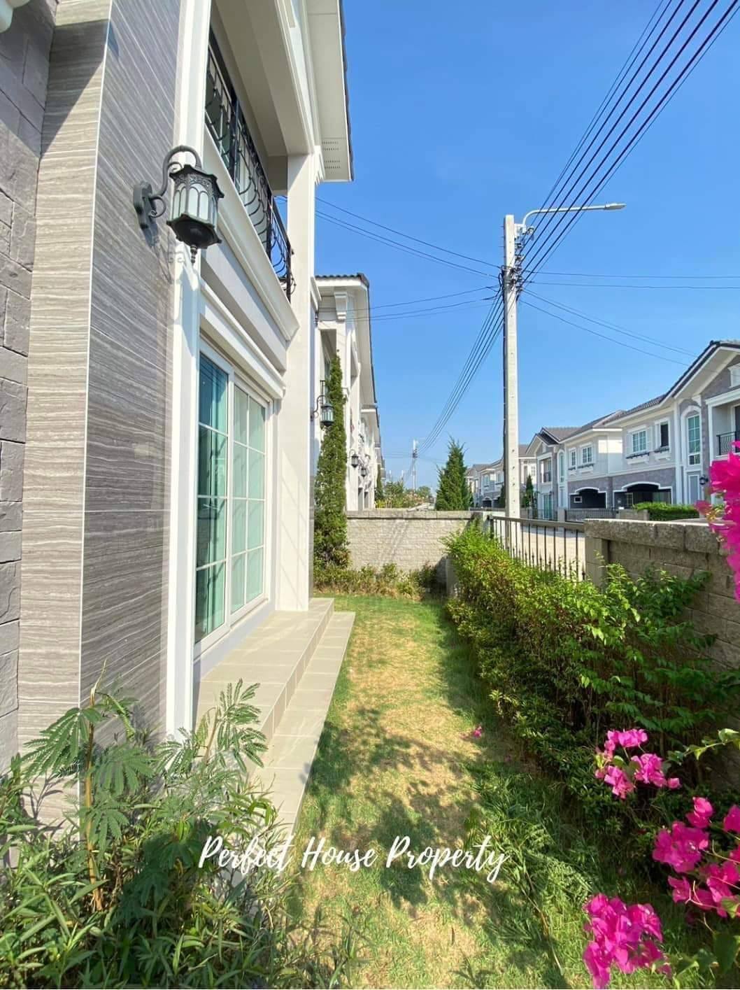 ขายด่วน! บ้านแฝดสไตล์อังกฤษ โครงการโกลเด้น นีโอ รามอินทรา - วงแหวน (Golden Neo Ramintra - Wongwaen)