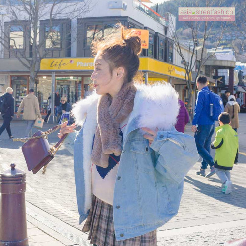 เสื้อกันหนาว ช่วงตัวเป็นผ้ายีนส์ ด้านในบุขนช่วงตัว ช่วงแขนบุซับในกันลม พร้อมขนเฟลอฟูนุ่มมาก งานดี การรันตีจ้า มี 3 สีน้า ขนสีเทา