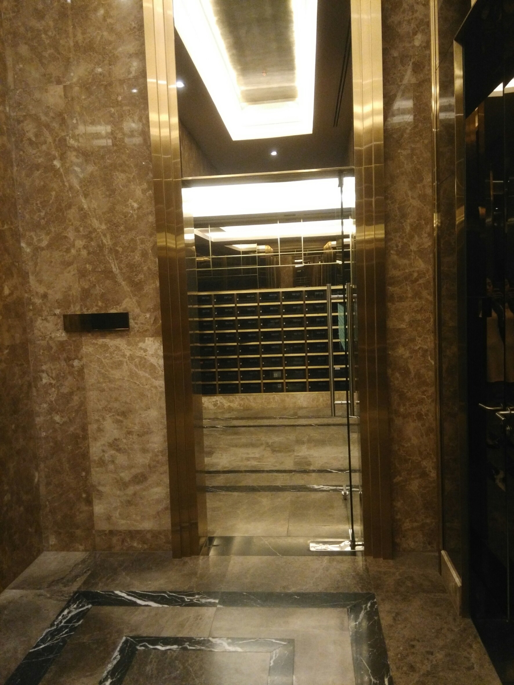 ขาย / เช่า คอนโด H Sukhumvit 43 (เอช สุขุมวิท 43) 1ห้องนอน 1 ห้องน้ำ 1ห้องรับแขก ห้องครัวในตัว พื้นที่ 40.92 ตร.ม ชั้น 9 ห้อง 99/53 วิวเมือง