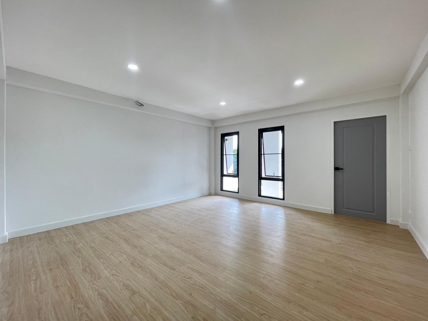 ด่วน! ทาวน์โฮม 3 ชั้น ติวานนท์ 43 ใกล้ MRT สามัคคี ✨ รีโนเวทใหม่หมดจด! ราคาพิเศษ ฿3.99 ล้าน