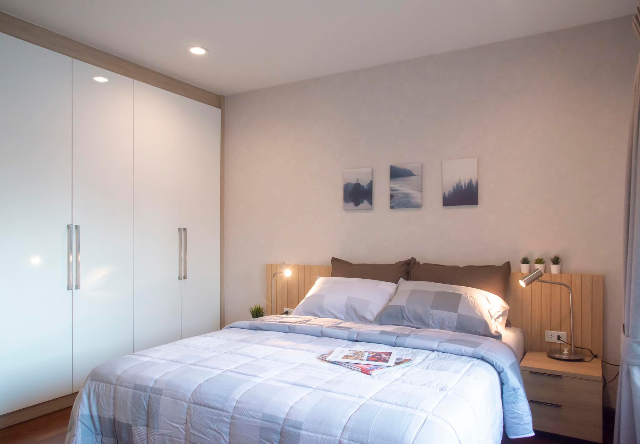 ✨ รหัสทรัพย์ 14007 ห้ามพลาด! คอนโดหรูใจกลางเมือง "บ้านเพลินจิต" ซอยร่วมฤดี 2 ให้เช่าด่วน! ✨ คอนโดทำเลทอง ใจกลางเพลินจิต! เดินทางสะดวกสุดๆ เพียง 300 เมตร จาก BTS เพลินจิต ชีวิตดีๆ เริ่มต้นที่นี่!