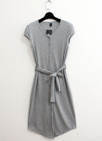 dress ชุดเดรสแฟชั่นเกาหลี แขนสั้น คอกลม ใส่ทำงาน เที่ยว ผ้าคอตตอน กระดุมหน้า พร้อมสายผูกเอว สีเทา น่ารักมากๆ ค่ะ Asia Street Fashion
