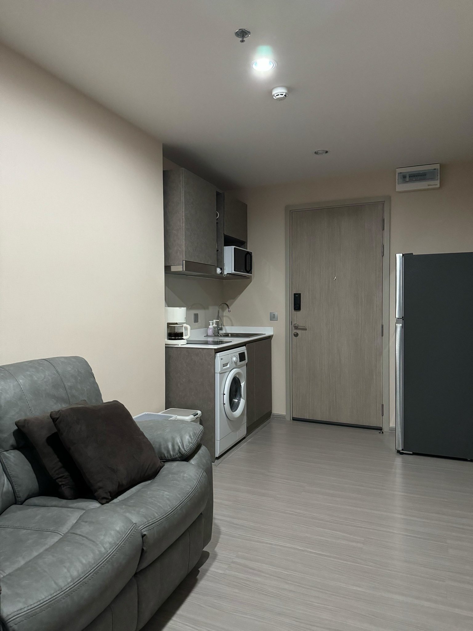 ให้เช่าคอนโด แอสปาย เอราวัณ ไพร์ม / For Rent Aspire Erawan Prime (English below)