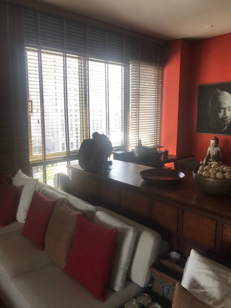 ขายคอนโด The Lakes (เดอะ เลค) (เลี้ยงสัตว์ได้) 3 ห้องนอน + 1 ห้องแม่บ้าน 4 ห้องน้ำ