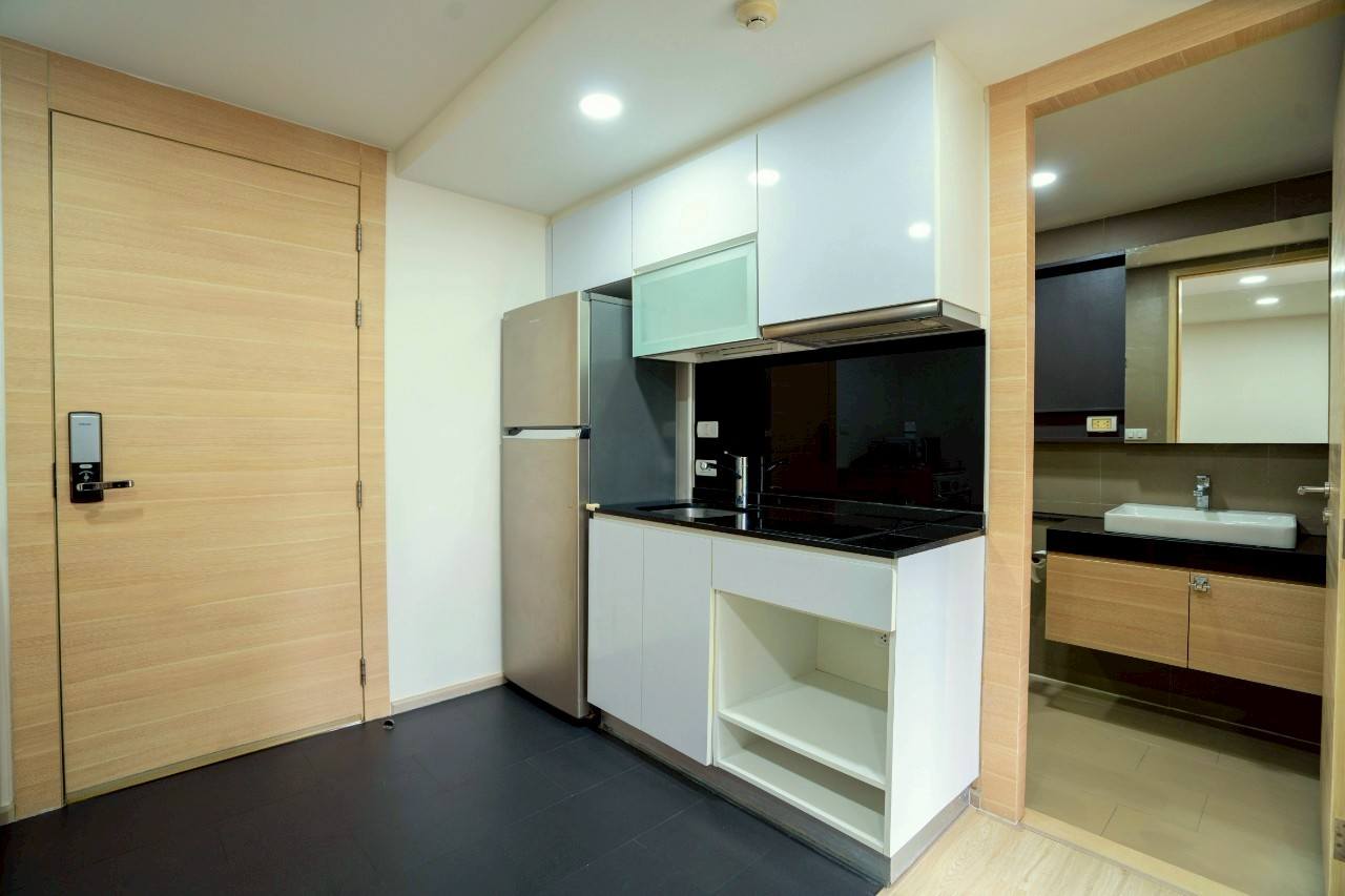 🌟 ให้เช่า KLASS Silom Condo (Low-Rise 8 ชั้น) | ห้องรีโนเวทใหม่ทั้งห้อง สวยที่สุดในตึก! 🌟