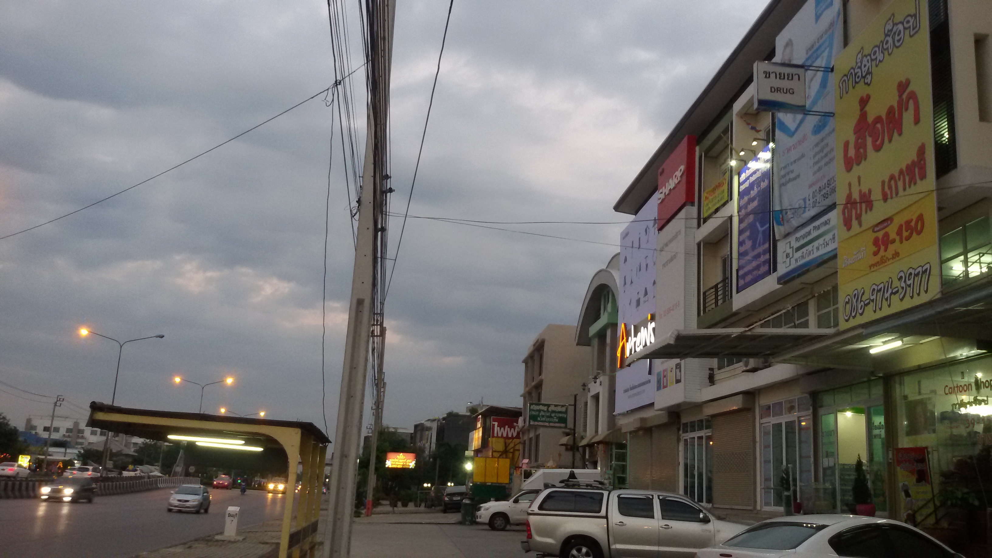 ขายตึกแถวอาคารพาณิชย์ 5 ชั้น ห้องมุม ชั้นลอยต่อเติมเต็มพื้นที่ มีชั้นใต้ดิน หน้ากว้าง 6 เมตร ตัวตึกติดถนนใหญ่