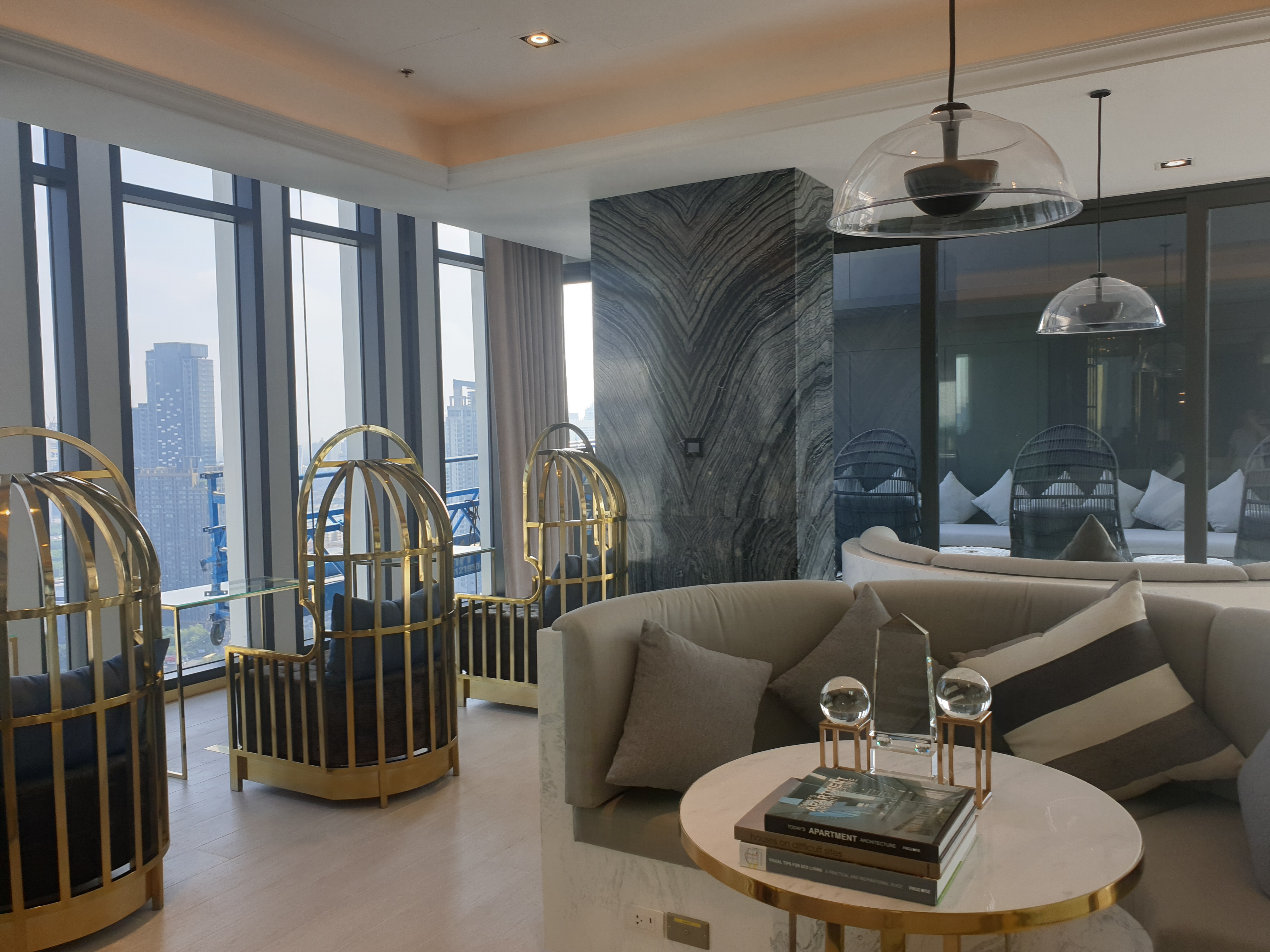 🏢✨ ให้เช่า คอนโด Life One Wireless (ไลฟ์ วัน ไวร์เลส – เพลินจิต) ห้อง Studio พร้อมอยู่ ทำเลทอง ใจกลางสุขุมวิท เพลินจิต 🏙️