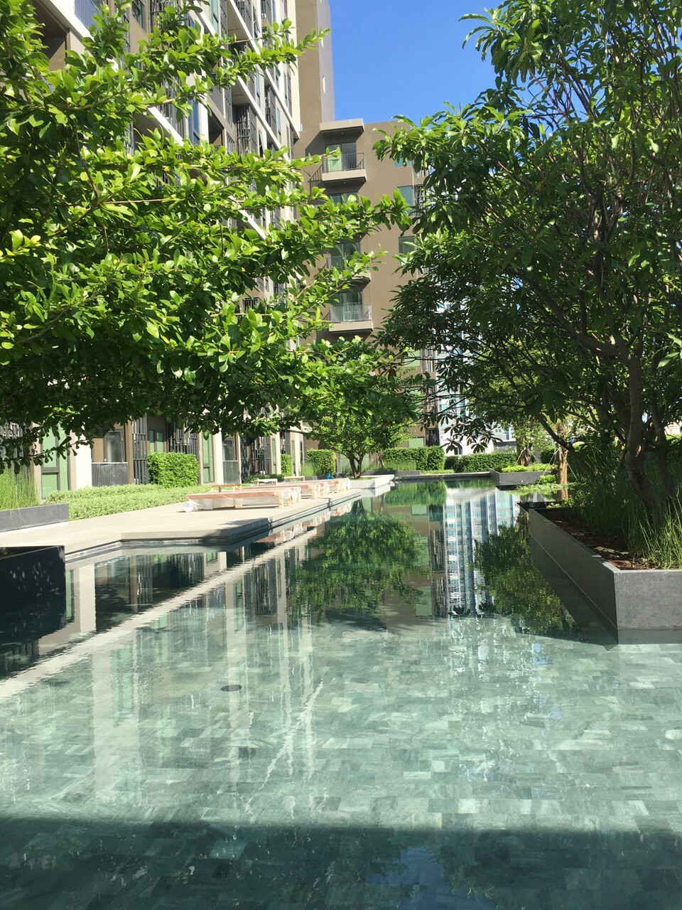 ให้เช่าห้องคอนโด Centric Ratchada-Suthisan 1 ห้องนอน ชั้น 5 หัวมุม ติดสระว่ายน้ำ