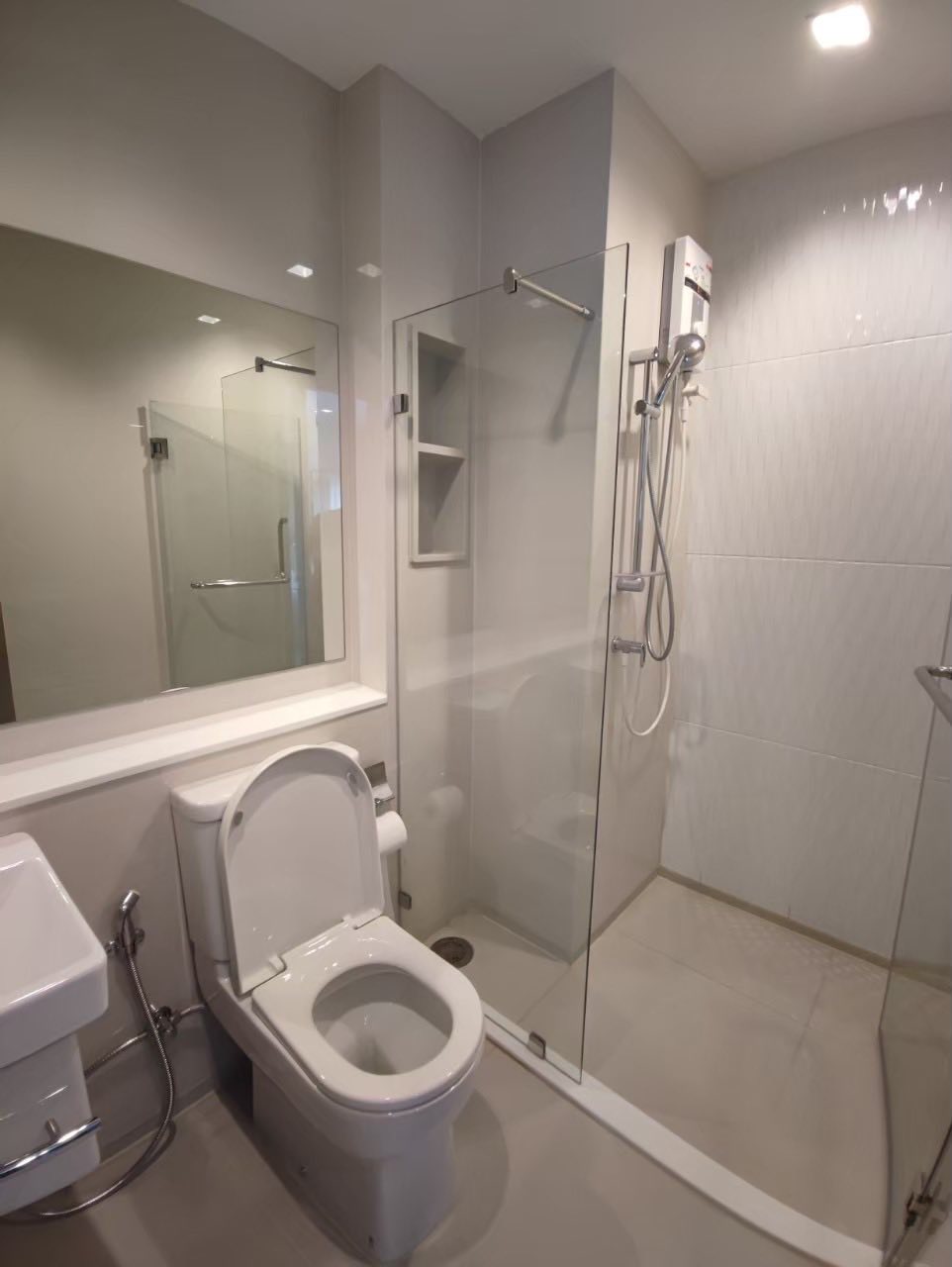 ให้เช่าคอนโด ไลฟ์ อโศก–พระราม 9 / For Rent Life Asoke – Rama 9 (English below)