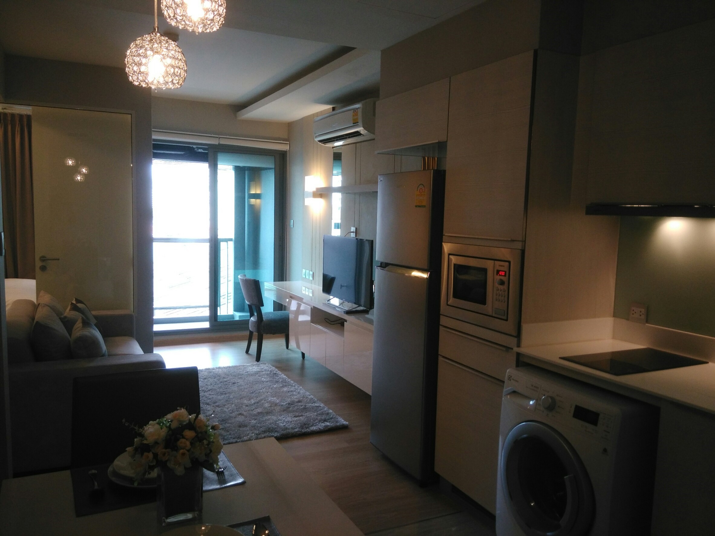 ขาย / เช่า คอนโด H Sukhumvit 43 (เอช สุขุมวิท 43) 1ห้องนอน 1 ห้องน้ำ 1ห้องรับแขก ห้องครัวในตัว พื้นที่ 40.92 ตร.ม ชั้น 9 ห้อง 99/53 วิวเมือง