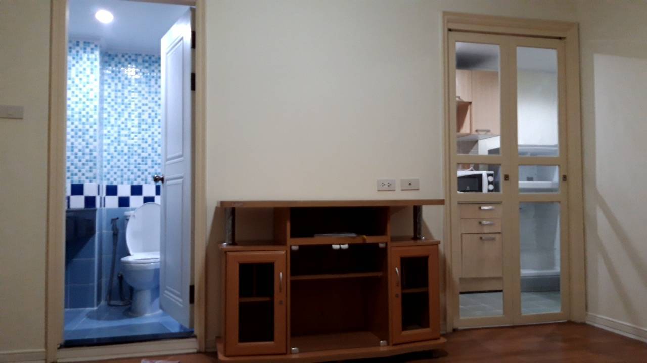 ให้เช่าคอนโด Lumpini Place Narathiwas (ลุมพินี เพลส นราธิวาสราชนครินทร์ ) ตรงข้ามโรงเบียร์ตะวันแดง