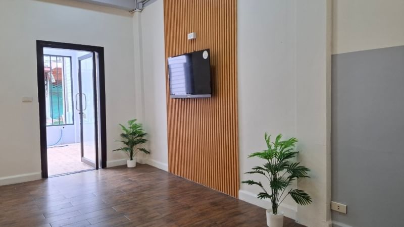 ((ขาย-ให้เช่า)) ทาวน์โฮม 3 ชั้น Renovateใหม่ทั้งหลัง ติดถนนซอยพหลโยธิน40ใกล้ BTS ทำเลดีมาก ใกล้มหาวิทยาลัยเกษตรศาสตร์