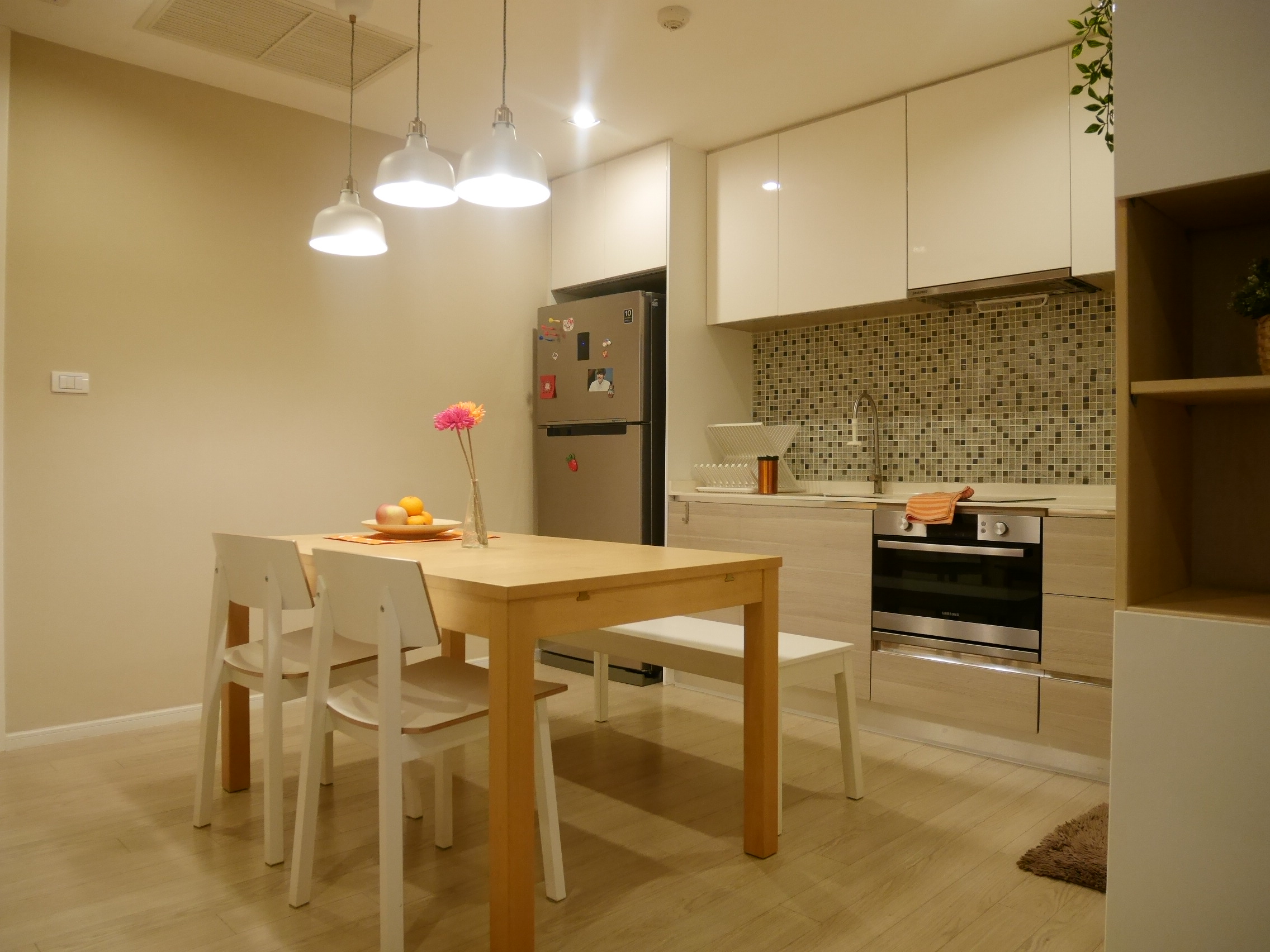 ให้เช่าคอนโด The Room Sukhumvit 21 (เดอะ รูม สุขุมวิท 21) 2 ยูนิต ห้องตกแต่งพร้อมเข้าอยู่ คอนโดใจกลางอโศก เยื้องตึกแกรมมี่