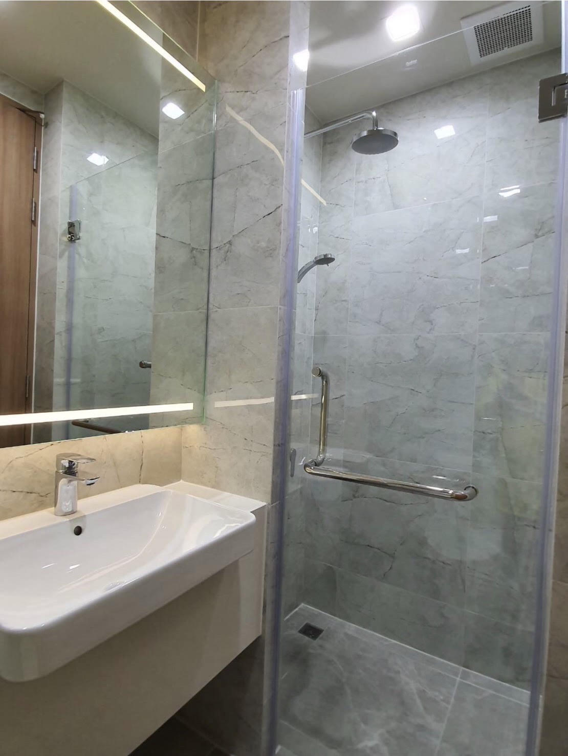 ให้คอนโด Noble Around Sukhumvit 33 (โนเบิล อราวน์ สุขุมวิท 33) ห้องแต่งครบพร้อมอยู่ 1 ห้องนอน 1 ห้องน้ำ ขนาด 30 ตรม