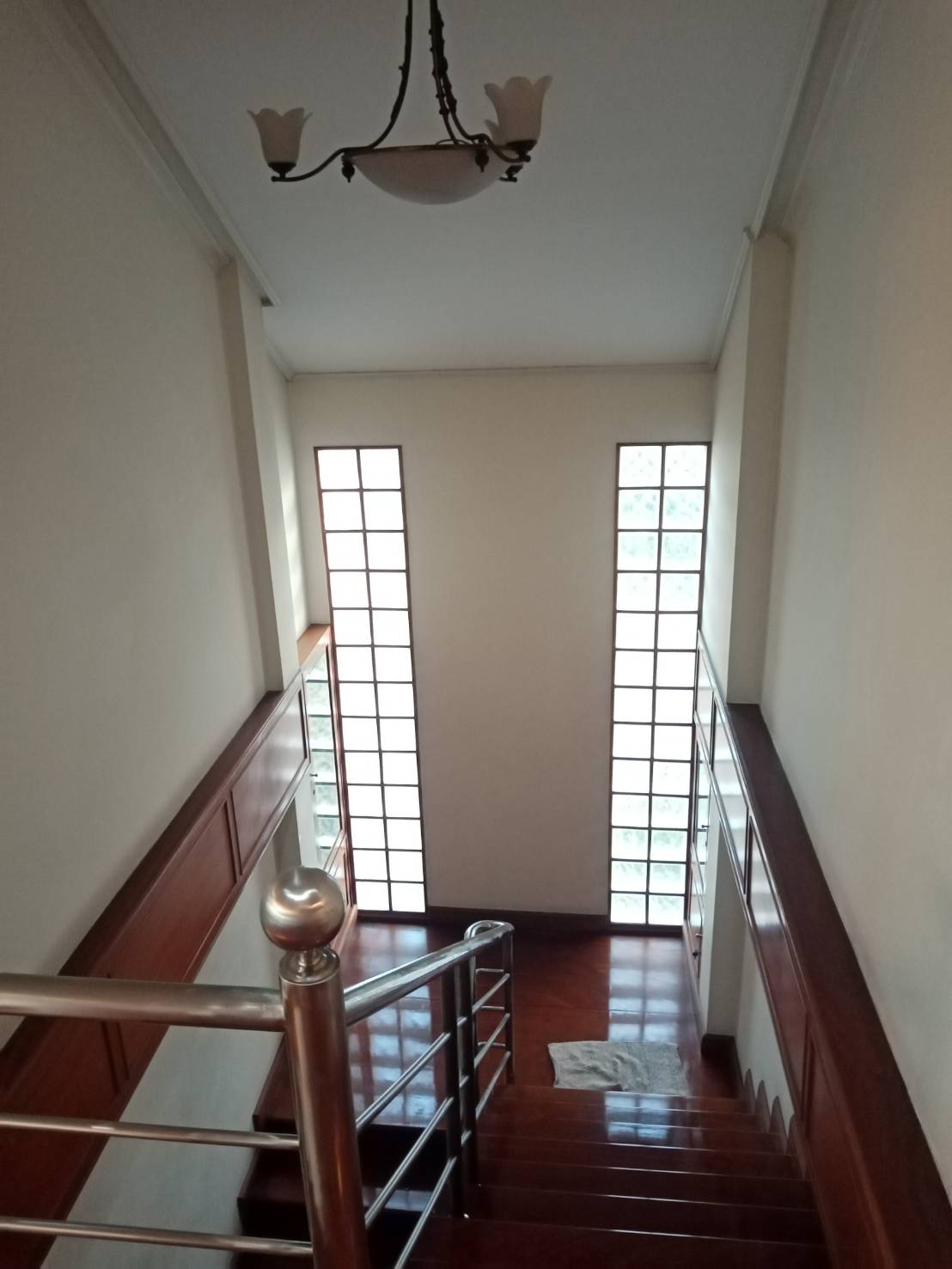 ขาย / ให้เช่าบ้านเดี่ยว 2 ชั้น ติดถนนพุทธมณฑล สาย 1 หมู่บ้านมหาดไทย 1 ขนาด 101 ตรว 4 ห้องนอน 5 ห้องน้ำ