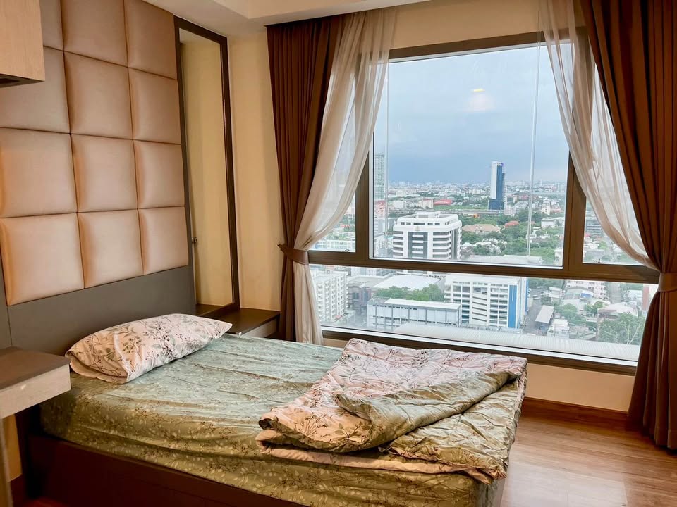 ให้เช่า Thru Thonglor Condo (ทรู ทองหล่อ คอนโด) คอนโดแต่งครบ พร้อมอยู่ ทำเลดี ใกล้ MRT เพชรบุรี เดินทางสะดวก วิวสวย ไม่โดนบล็อก ลมดี ห้องไม่ร้อน