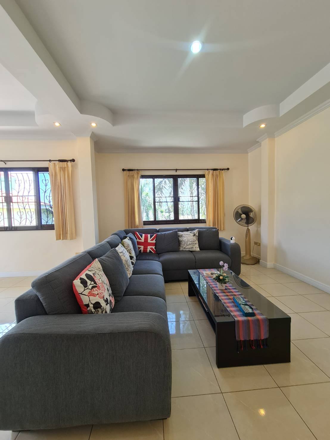 🏡 ขายบ้านเดี่ยวหลังใหญ่ วิวภูเขาล้อมรอบ หมู่บ้านพบโชคการ์เด้นฮิล (Phobchok Garden Hill) บางเสร่ – สัตหีบ