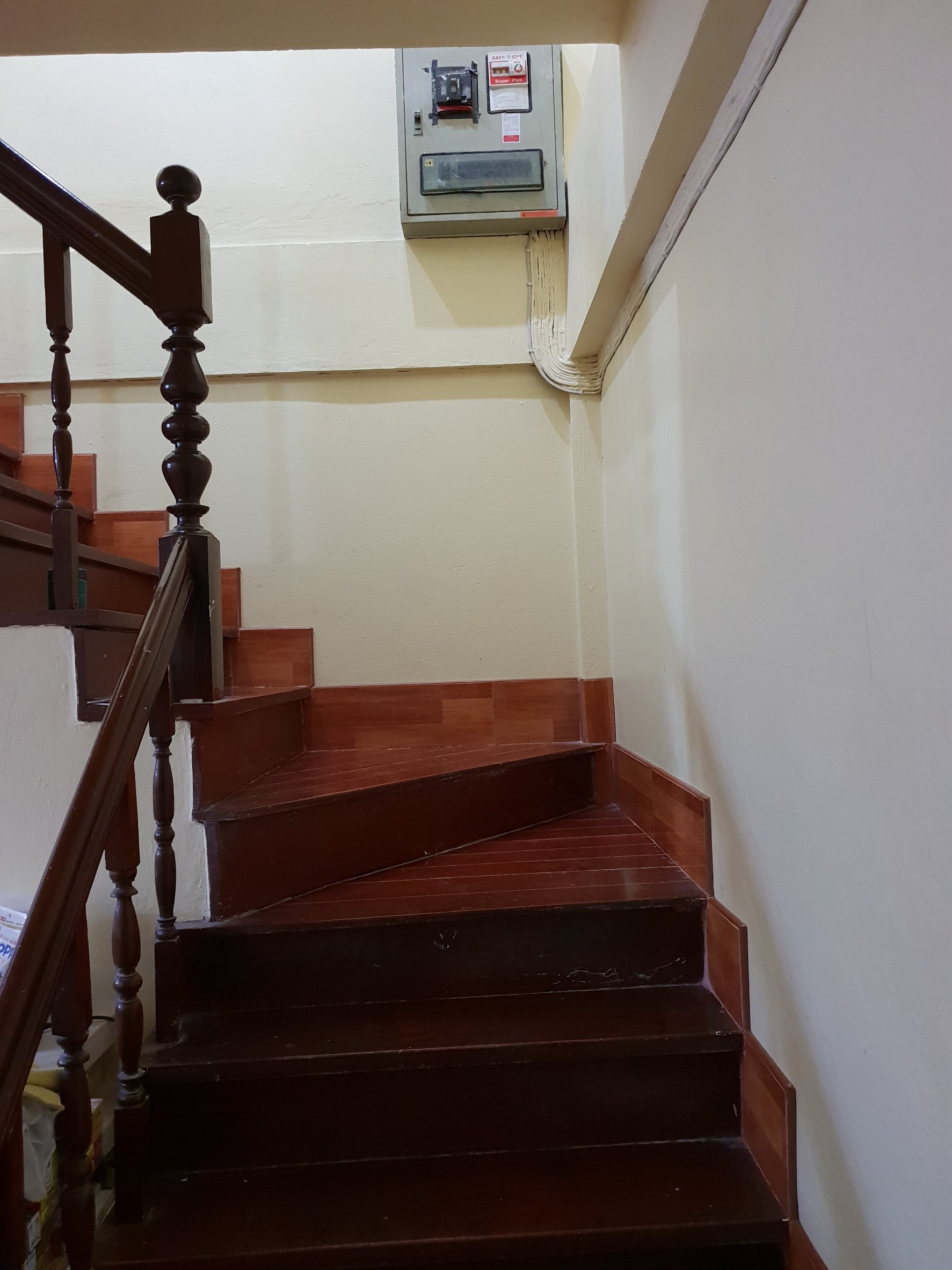 ขาย / เช่าบ้านแฝด 2 ชั้น หมู่บ้าน รังสิยา ซ.อุดมสุข 58 ถ.สุขุมวิท 103 ขายราคา 5.5 ล้าน 3 ห้องนอน