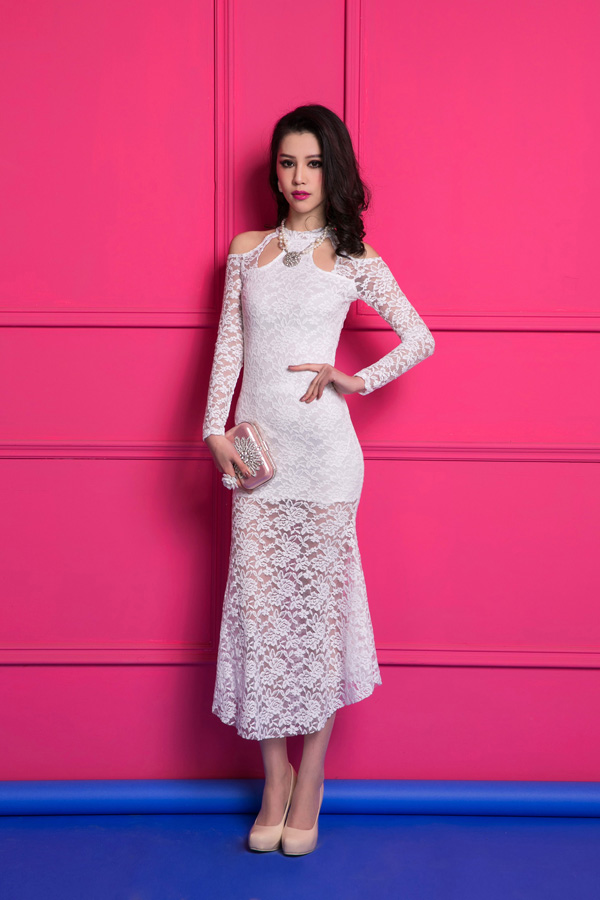 maxi dress เดรสยาว ผ้าลูกไม้ สีขาว แขนยาว ใส่ออกงาน งานแต่งงาน สวยมากๆ ค่ะ