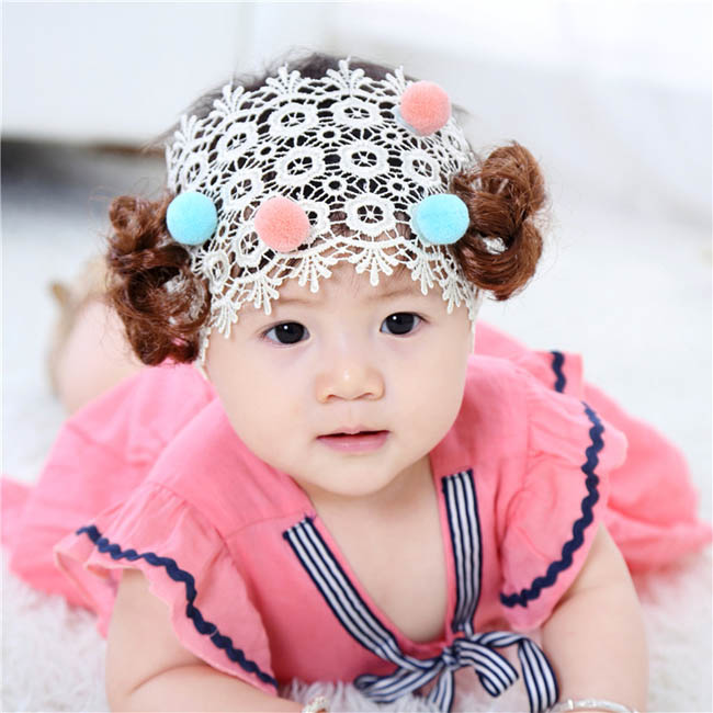 ผ้าคาดผมเด็กลูกไม้สีครีมมีปอยผม ติดปอมปอม