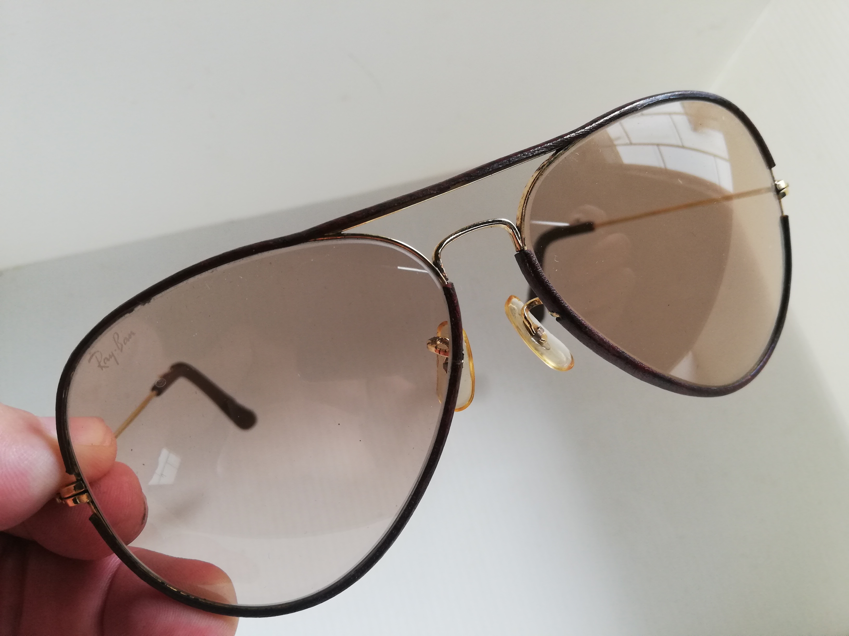 แว่นตา RayBan หุ้มหนัง เลนส์ออโต้ มือสอง สภาพสวยแท้ Made in USA