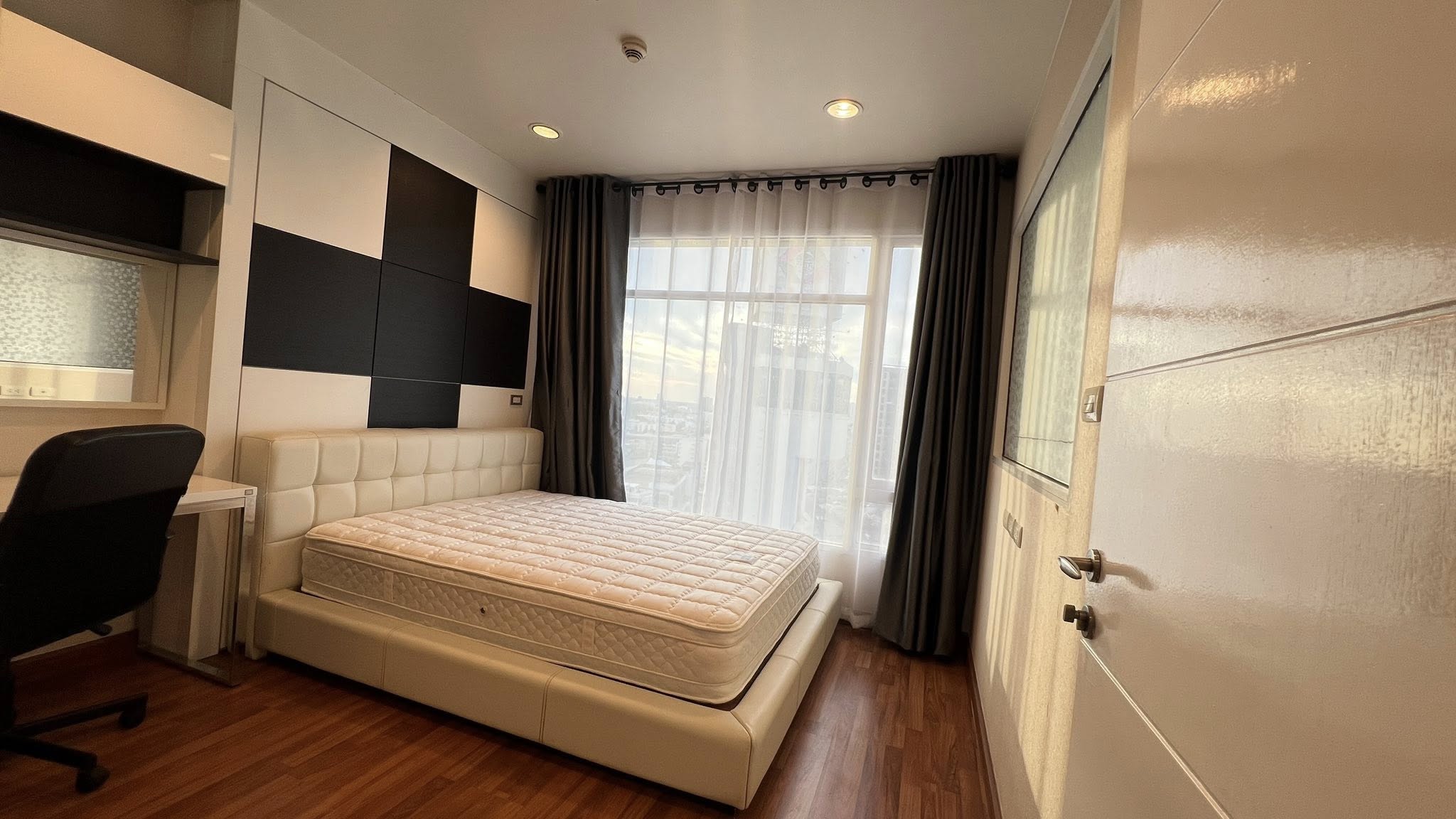 ขาย/ให้เช่า คอนโด IVY Residences ปิ่นเกล้า ติดห้างพาต้า ห้องมุม ชั้นสูง วิวสวย พร้อมเข้าอยู่! | 1 ห้องนอน | 1 ห้องน้ำ | ขนาด 43 ตร.ม.